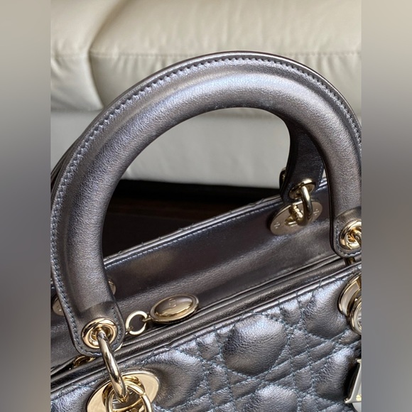 CHRISTIAN DIOR
Metallic Calfskin Cannage Medium Lady Dior
Gunmetal Grey - Picture 8 of 16
